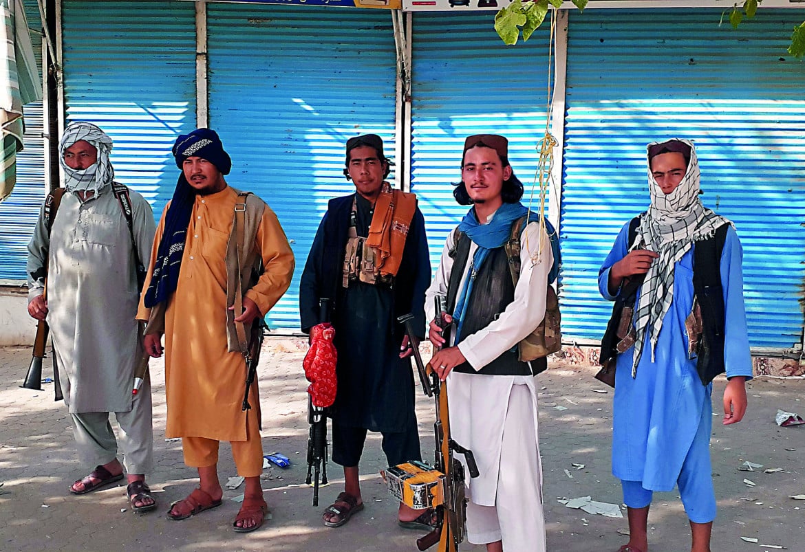 La marcia dei Talebani non ha ostacoli: la capitale è più vicina