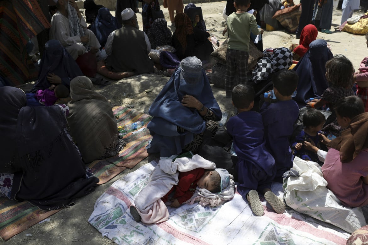 L’Afghanistan brucia ma l’Europa si blinda: «Rimpatriare i migranti»