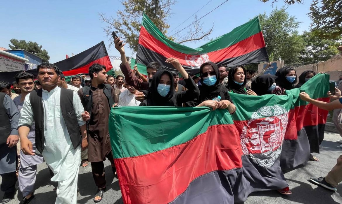I Talebani vanno a caccia dei «nemici». Ma c’è vita a Kabul