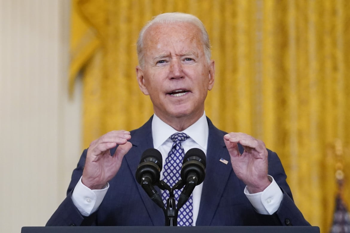 Biden sotto attacco difende la scelta del ritiro