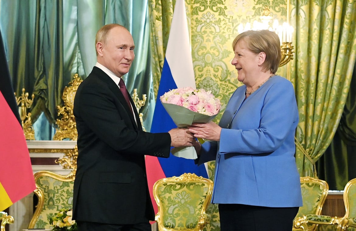 Merkel saluta l’amico Putin: «Esercita la tua influenza sui Talebani»