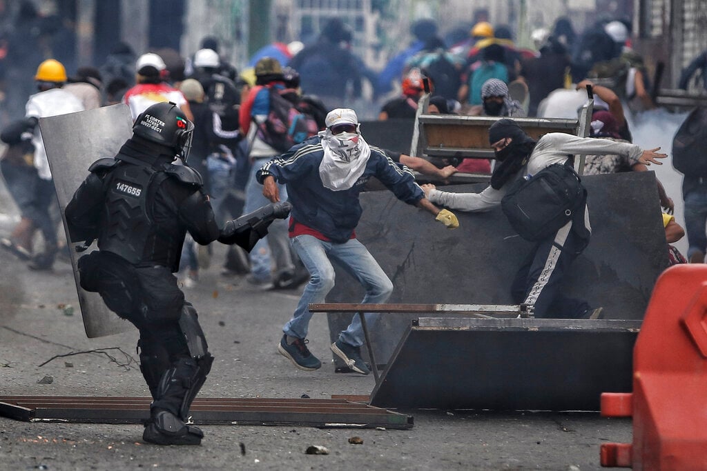 Stillicidio di attivisti, a Bogotá la protesta punta al Congresso