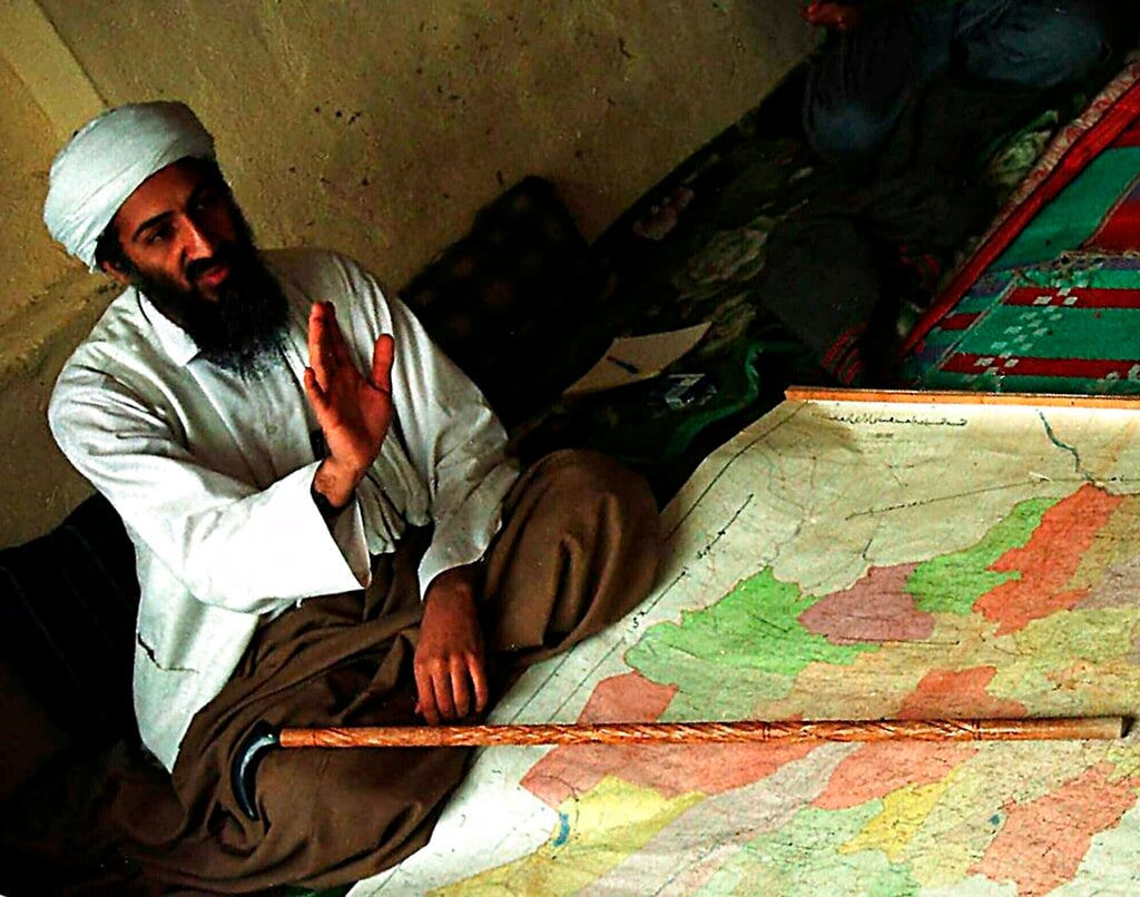 Osama Bin Laden in Afghanistan nel 1998 , foto Ap