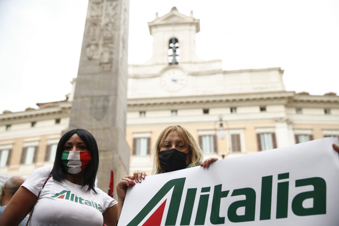 «Ita deve assumere tutti i lavoratori Alitalia esclusi»