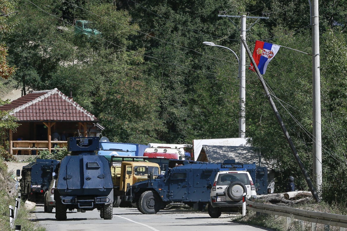 Kosovo del Nord, la «guerra delle targhe». Belgrado: «Provocazione, viola l’accordo Ue»