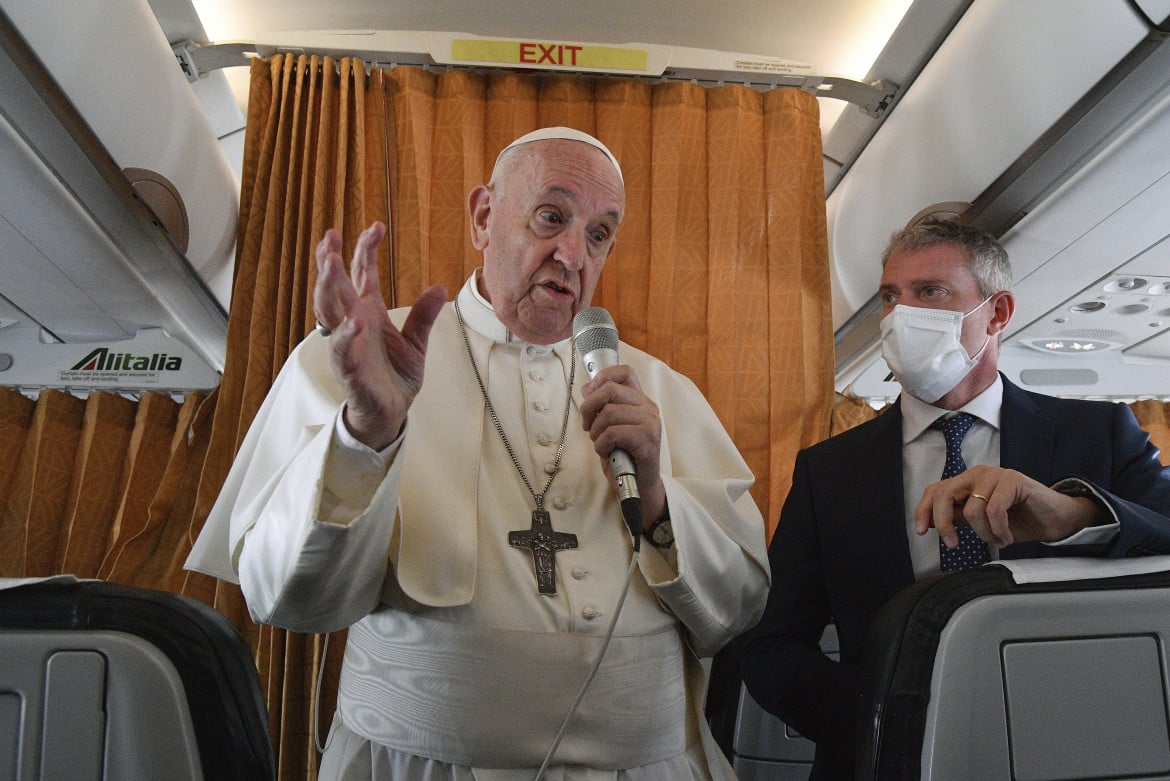 Il papa: no all’aborto, sì alle unioni civili