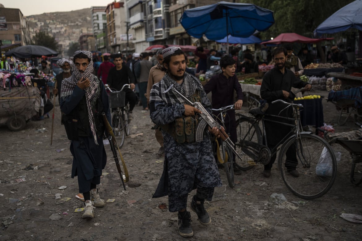 I Talebani cacciano le bambine dalle scuole