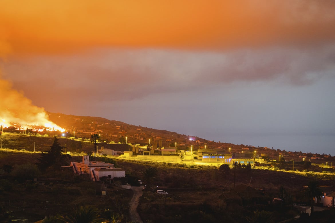 Paura a La Palma per l’eruzione del vulcano, più d 5.000 gli sfollati