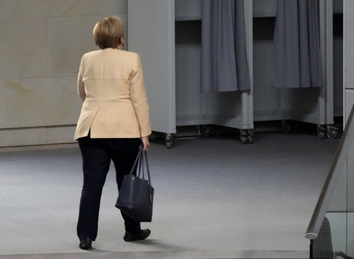 L’ultimo discorso di Merkel al Bundestag è sul «pericolo rosso»