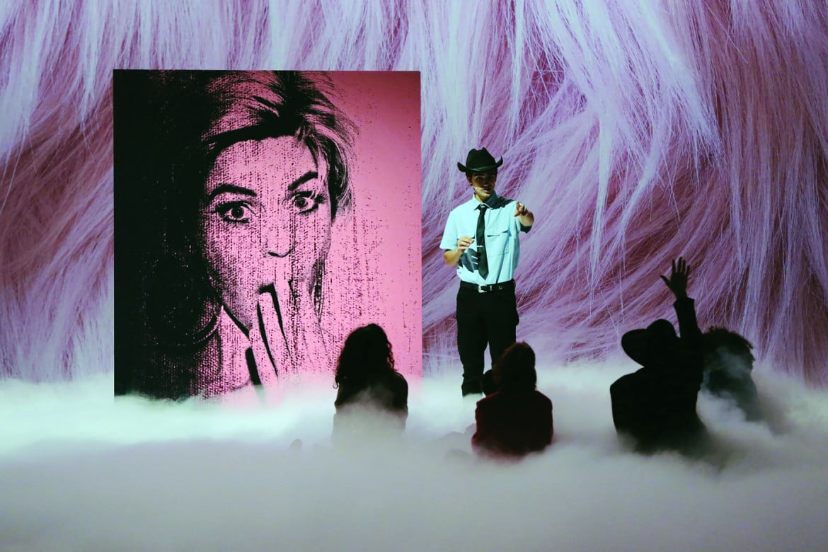 «Trouble», nel mondo di Warhol tra l’icona pubblica e i suoi segreti