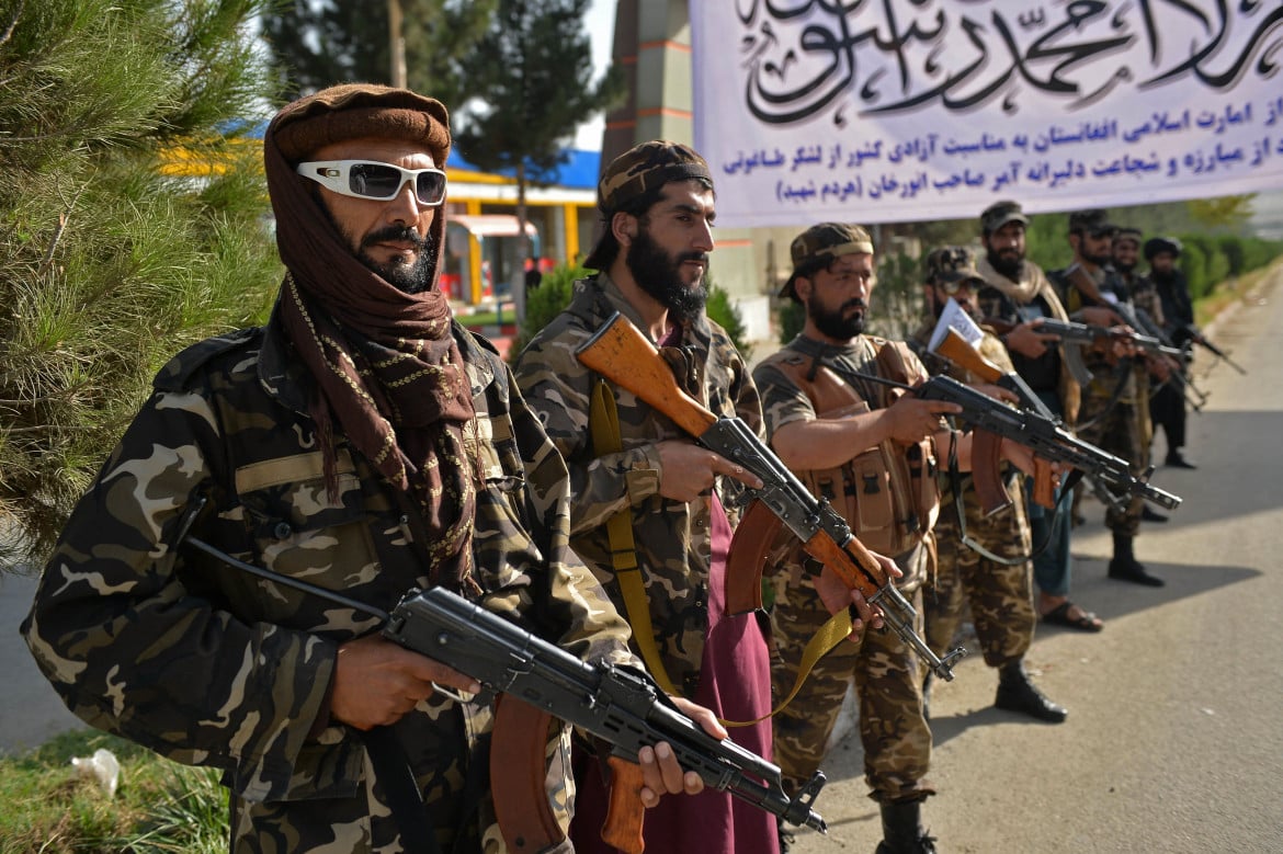 Da taleban.com al selfie sui campi di battaglia: il «mi piace» dei miliziani
