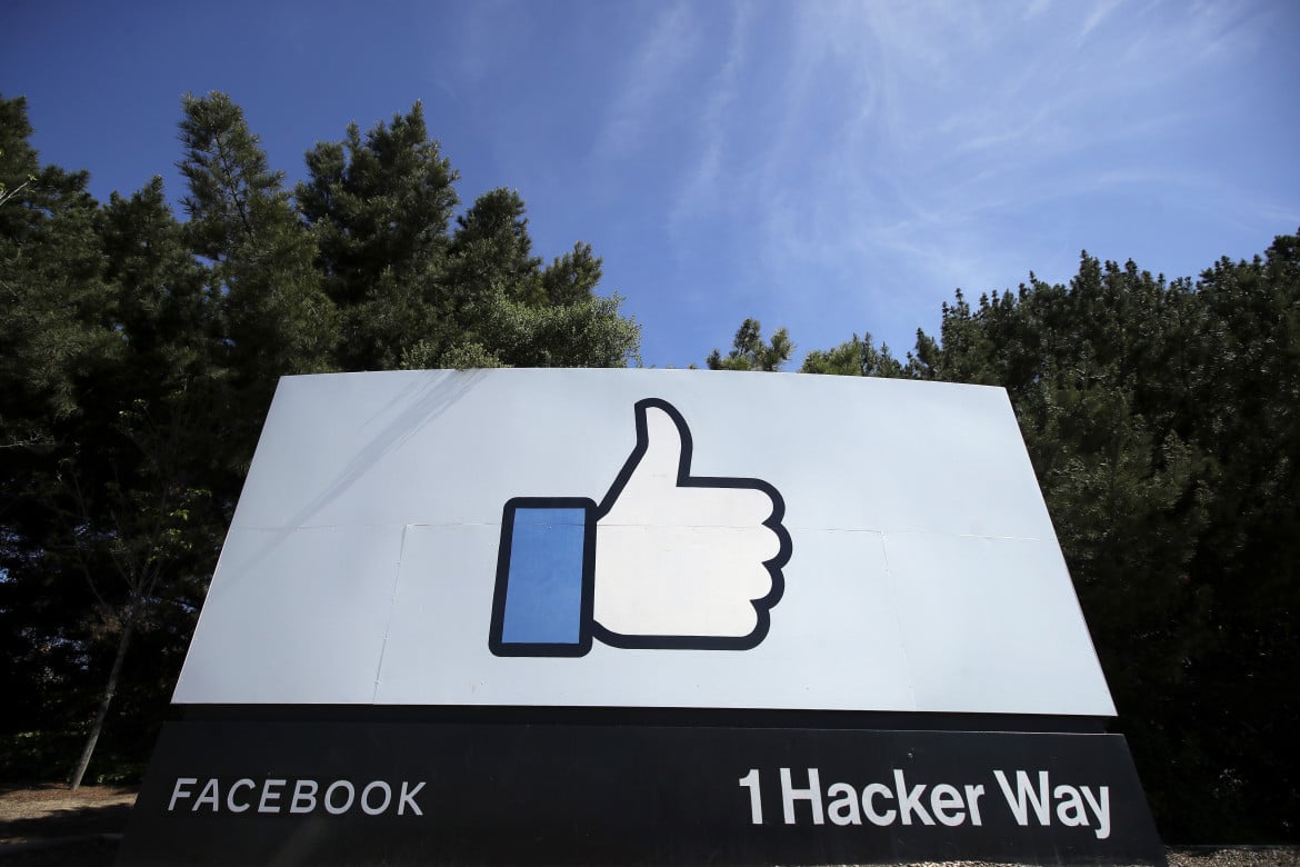 Facebook, la sicurezza degli utenti conta meno del profitto