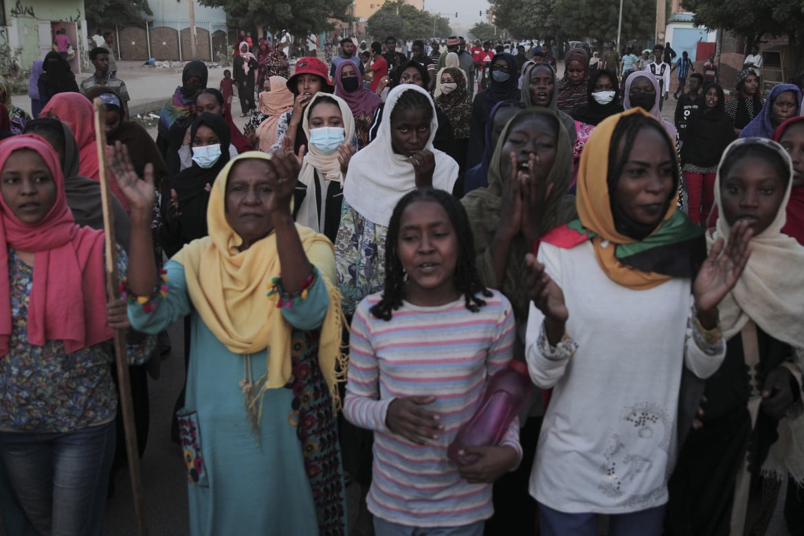 Ancora in piazza contro il golpe: l’esercito reprime, cinque uccisi in Sudan