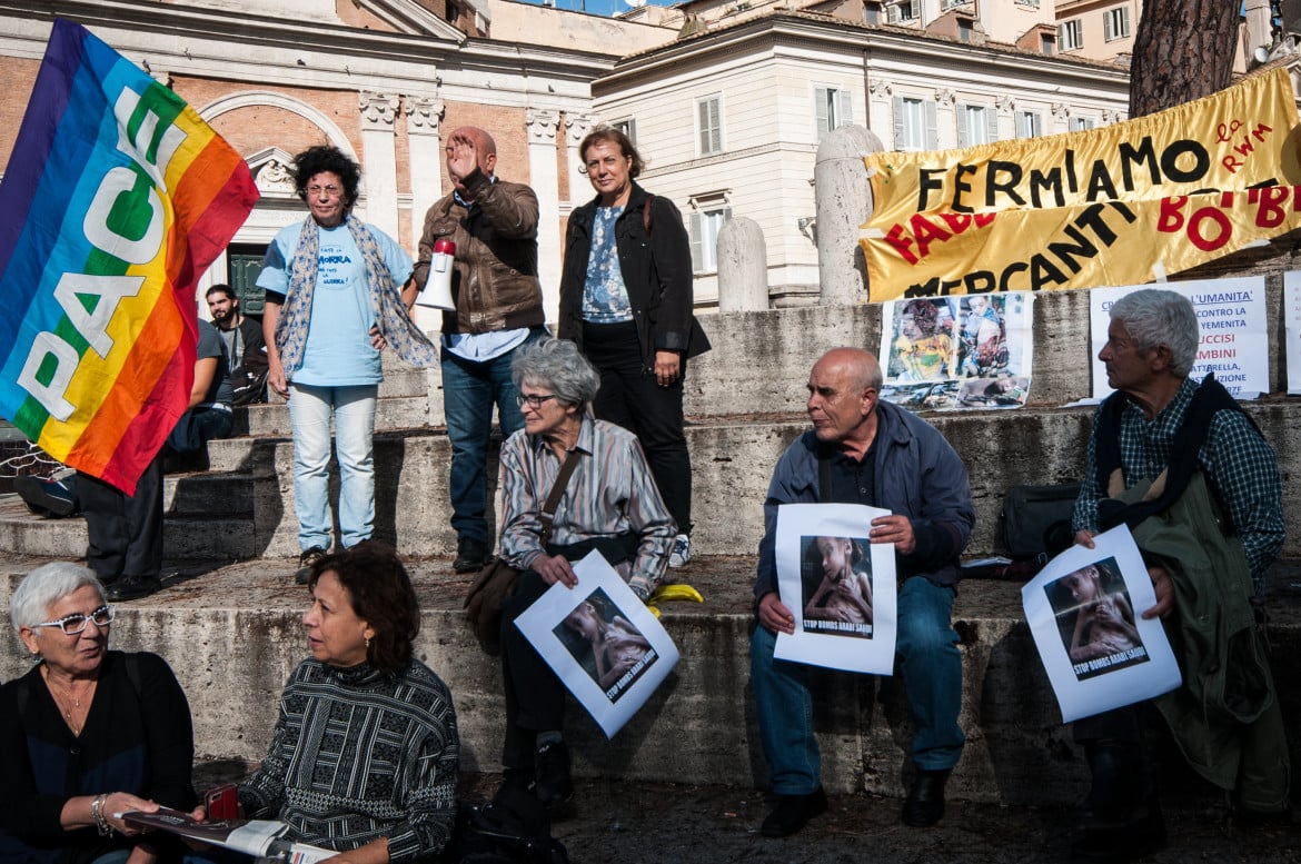 Strage in Yemen con le bombe Rwm, i parenti delle vittime ora denunciano l’Italia