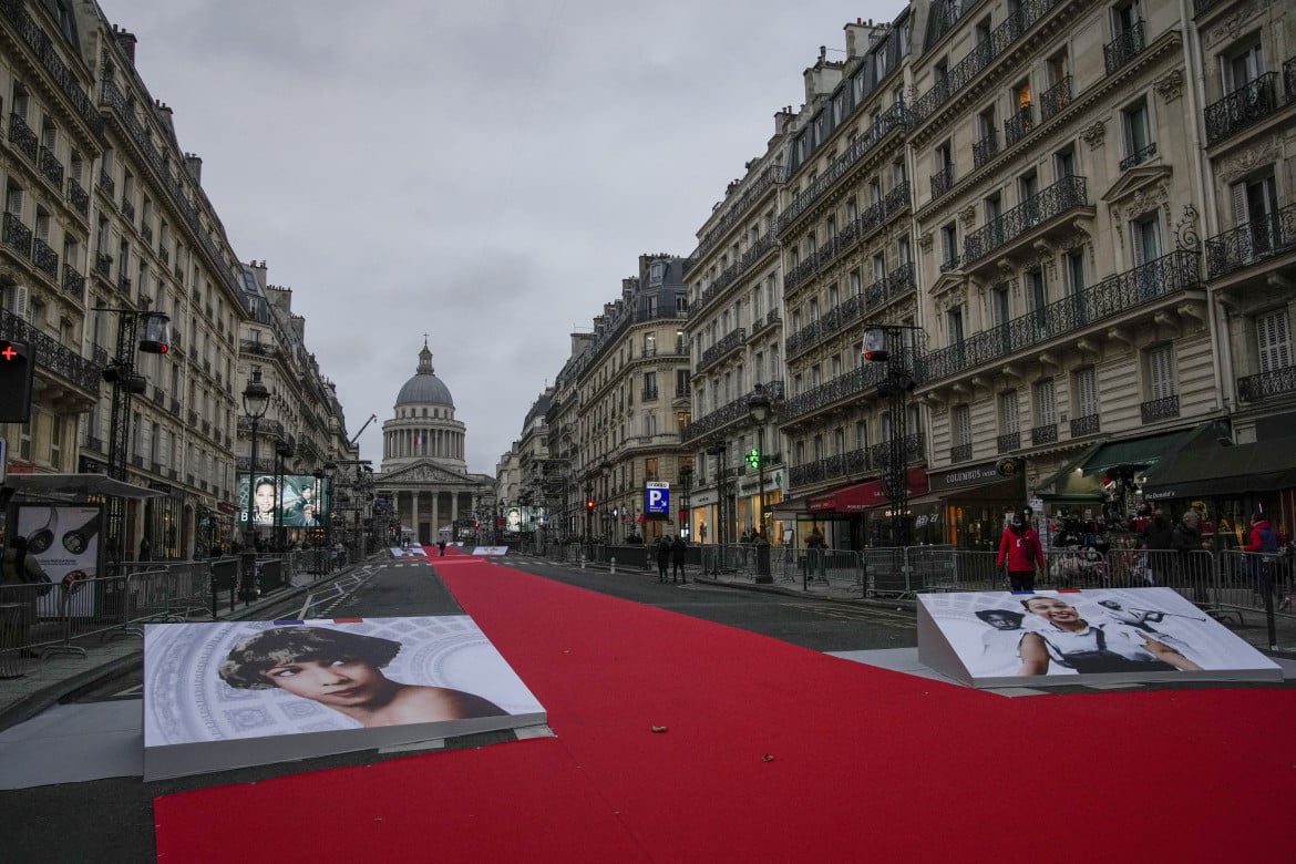 Macron celebra Joséphine Baker nel Pantheon. E Zemmour si candida ufficialmente
