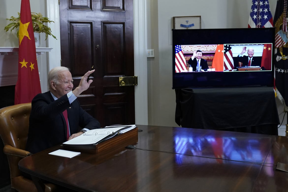Vertice Biden-Xi, nuovi sorrisi e consuete distanze