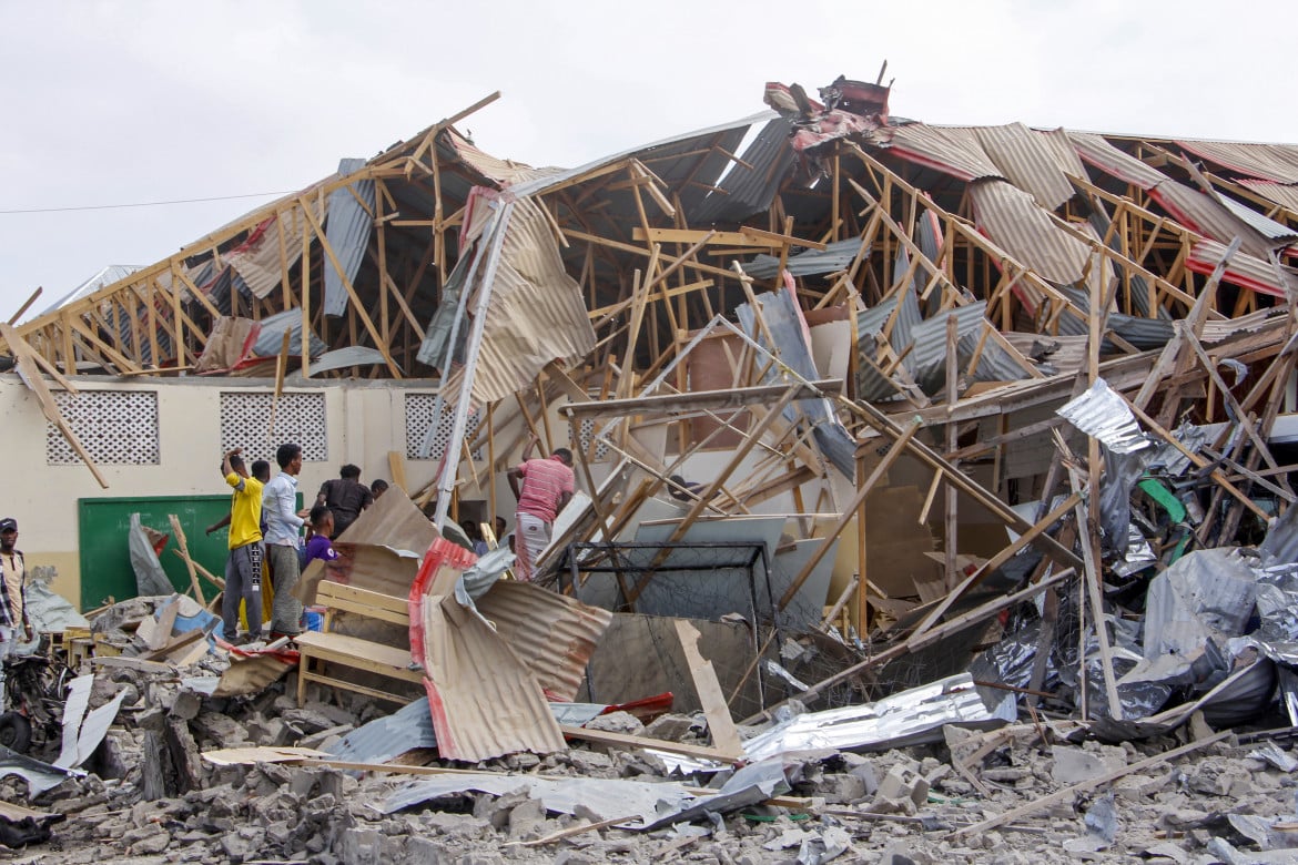 Attacco al convoglio Onu fa strage di studenti a Mogadiscio
