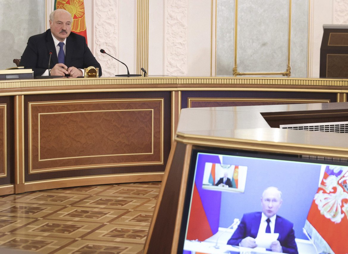 Lukashenko si blinda e apre le porte  al dispositivo nucleare di Putin