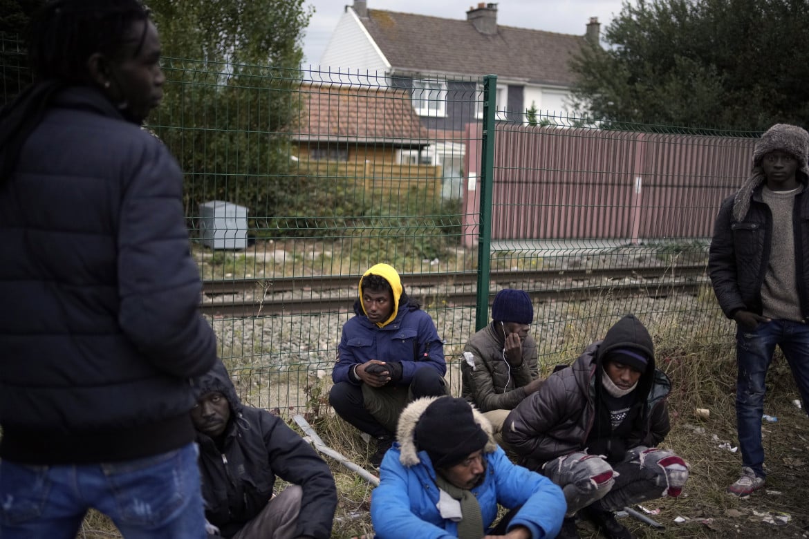 Baracche distrutte, a Calais «calpesta la dignità umana»