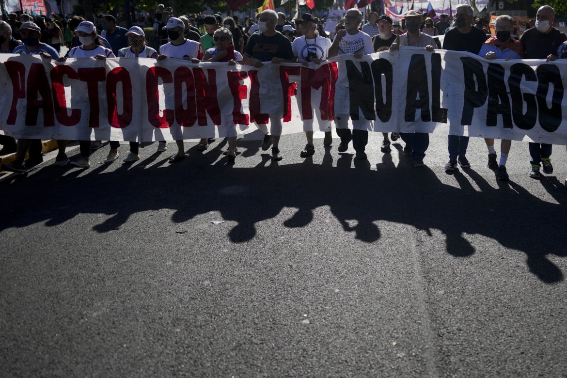 Argentina in piazza contro l’«usura» illegittima del Fmi
