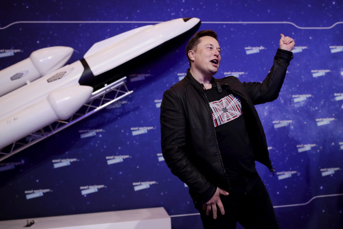 Twitter, Elon Musk lancia un’offerta ostile da 43 miliardi dal forte sapore politico