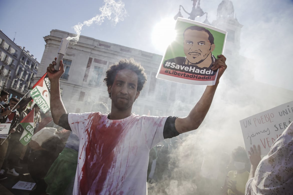 «Torturato dalla polizia marocchina per aver filmato le proteste»