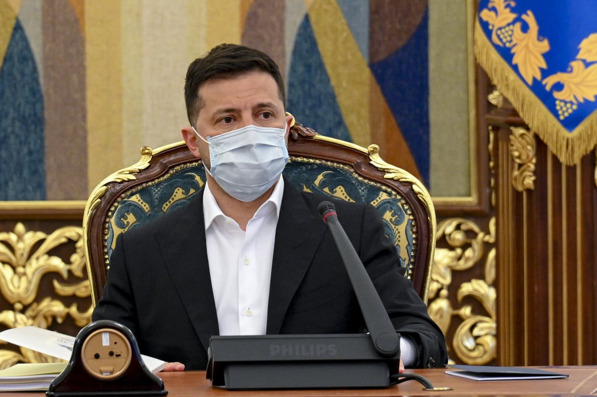Zelensky: «Siamo pronti a porre fine al conflitto nel Donbass»