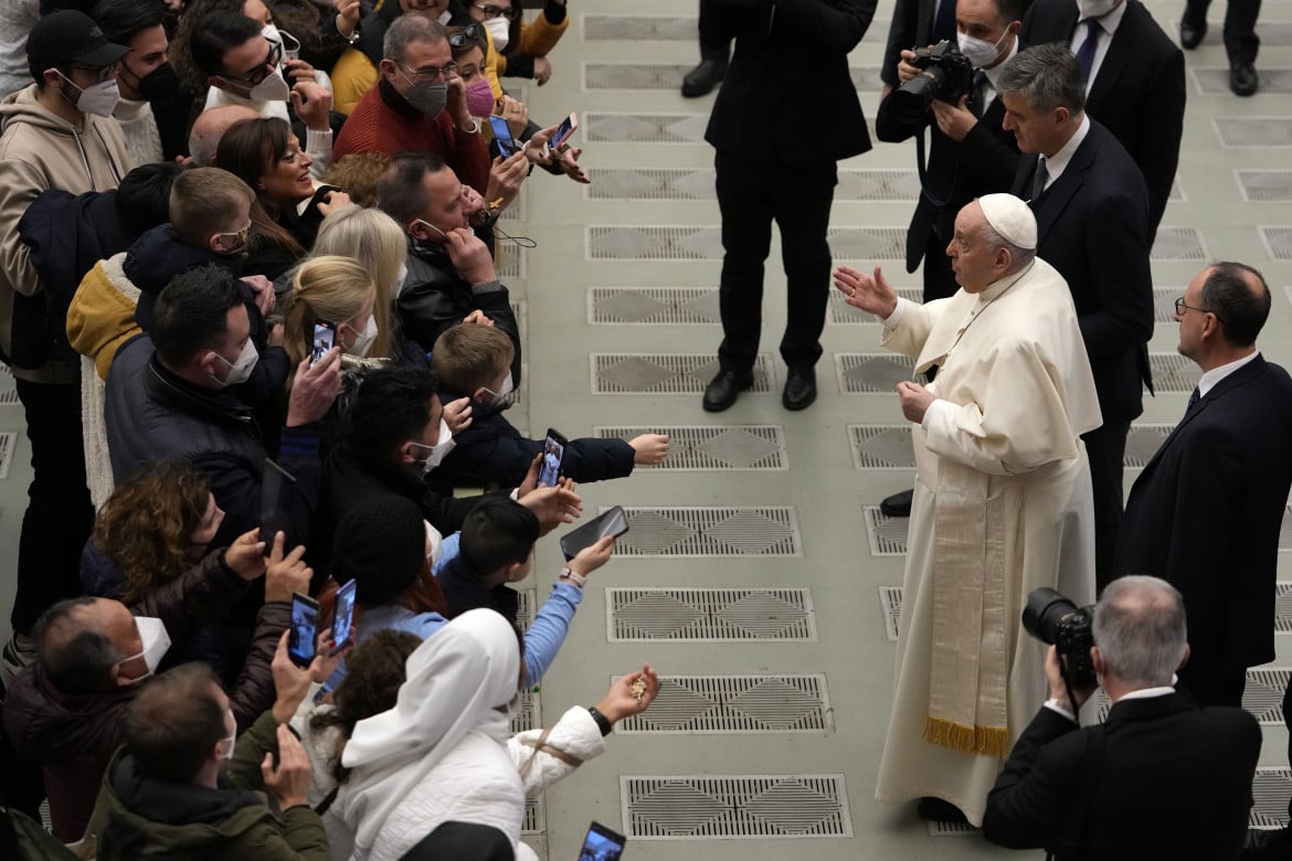 La preghiera diffusa del papa, da Roma a Kiev: «Mai la guerra»
