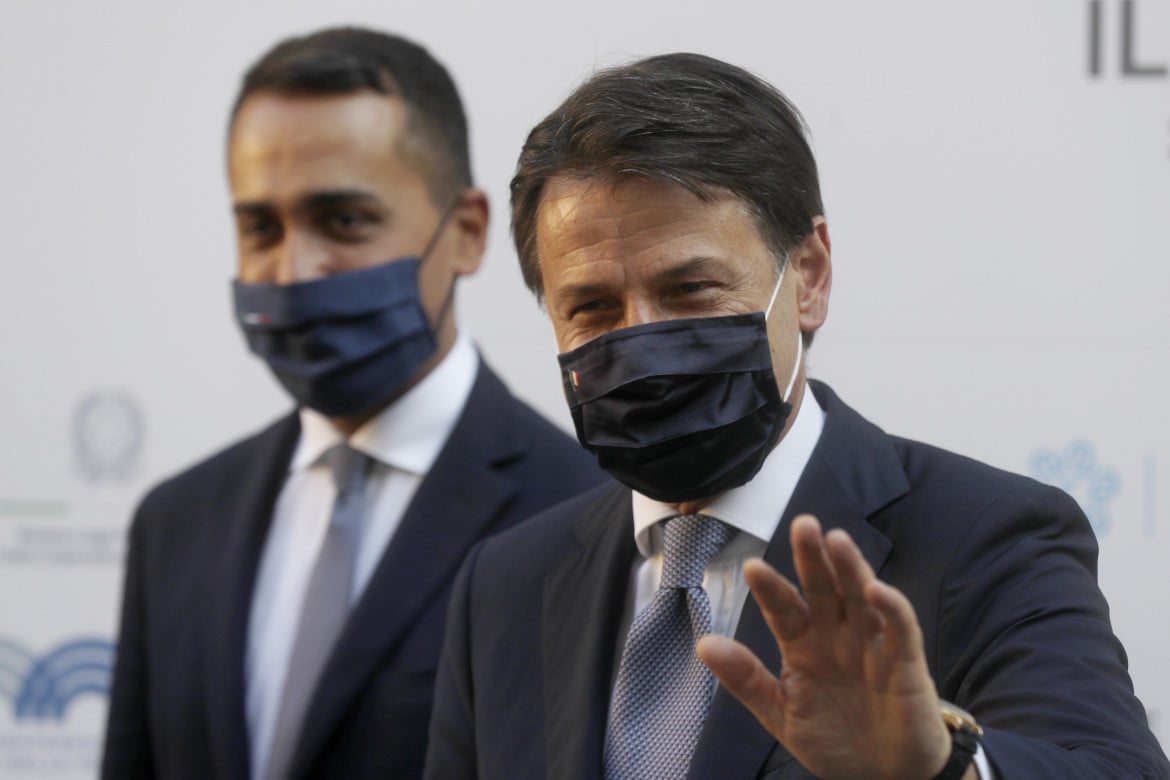 Conte finisce sotto accusa per il «momento Papeete» con Salvini