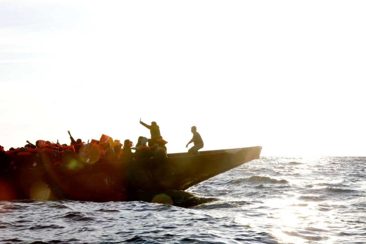 Le Ong salvano 566 persone. Mare Jonio vicino Lampedusa