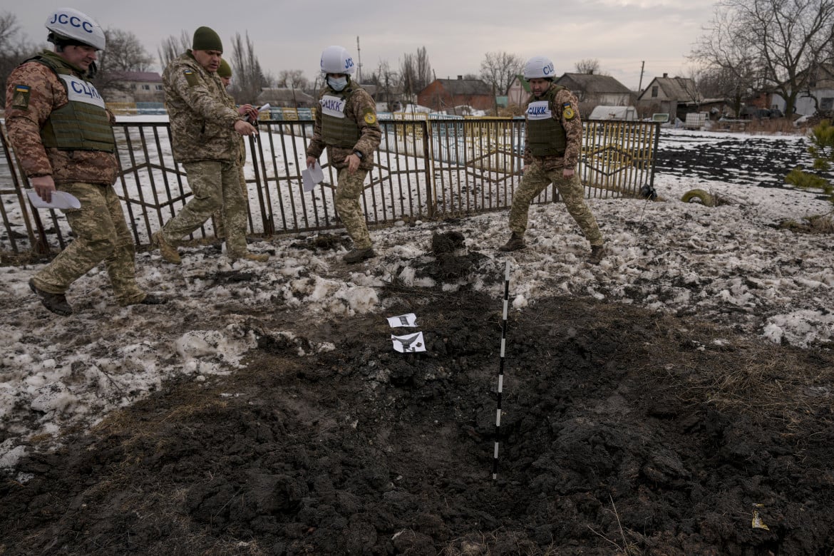 Colpi di artiglieria a Lugansk. Blinken: «False flag russa»