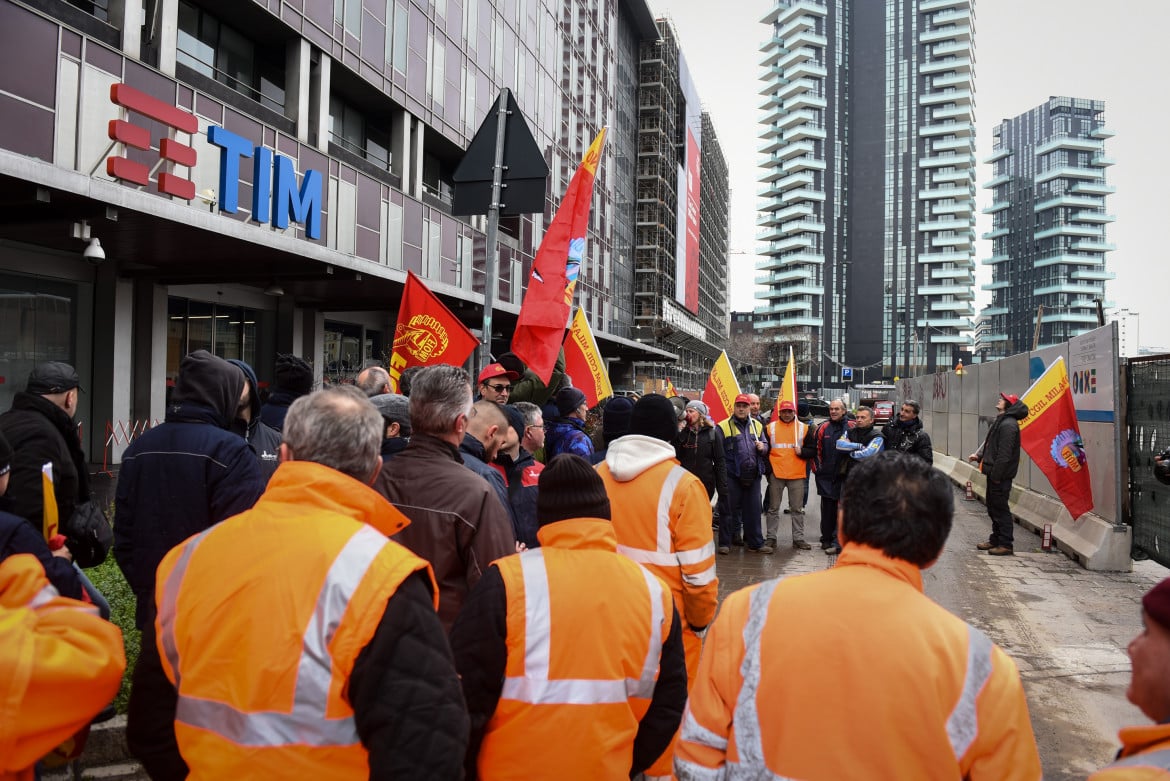 Oggi scioperano i 42mila lavoratori Tim: no allo spezzatino