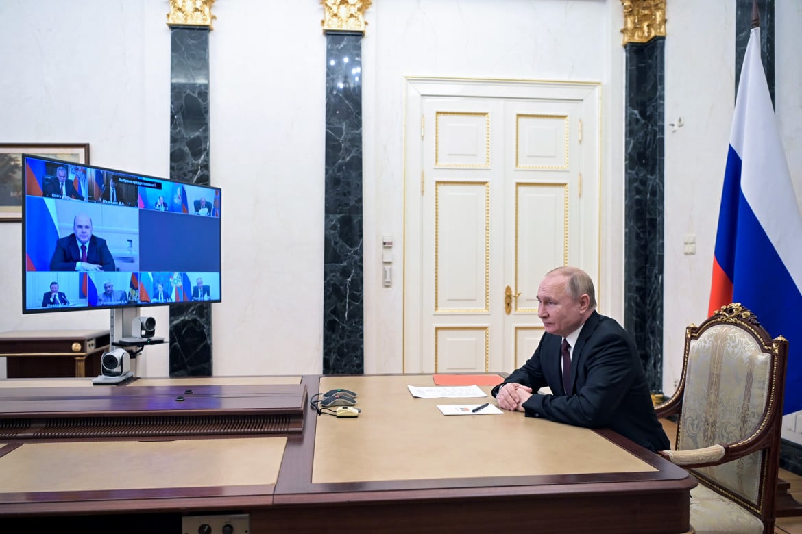 Putin scatenato, no al dialogo e invito al colpo di stato