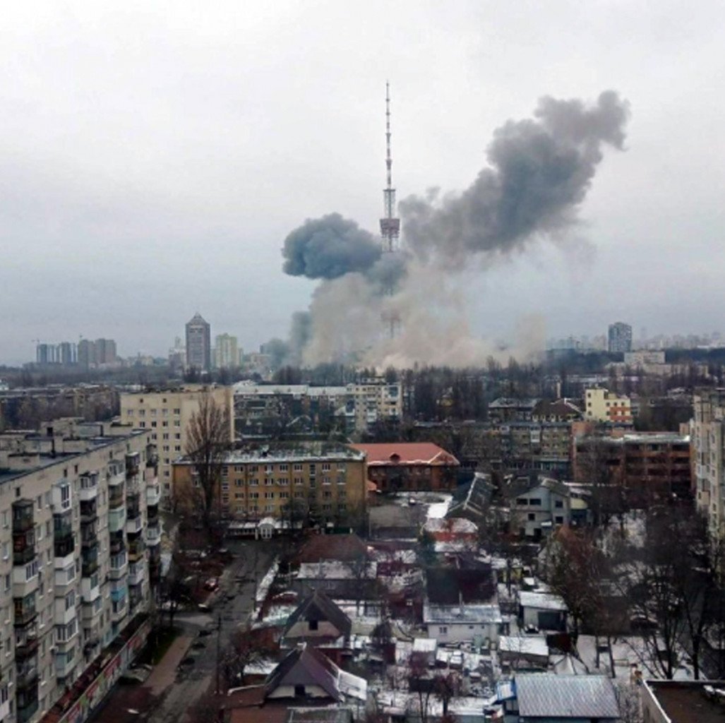 Kiev, colpita la torre tv. A Kharkiv è assedio e a morire sono i civili