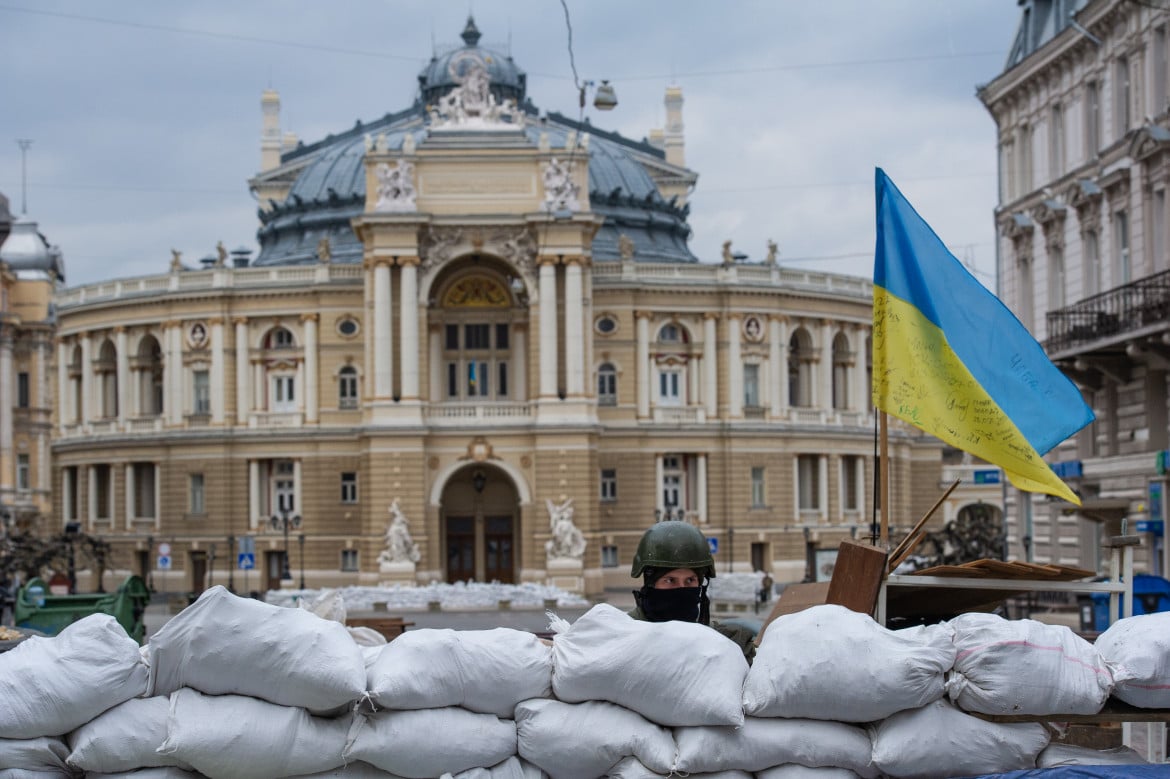 Nell’attesa delle corazzate di Putin, Odessa si fa fortezza