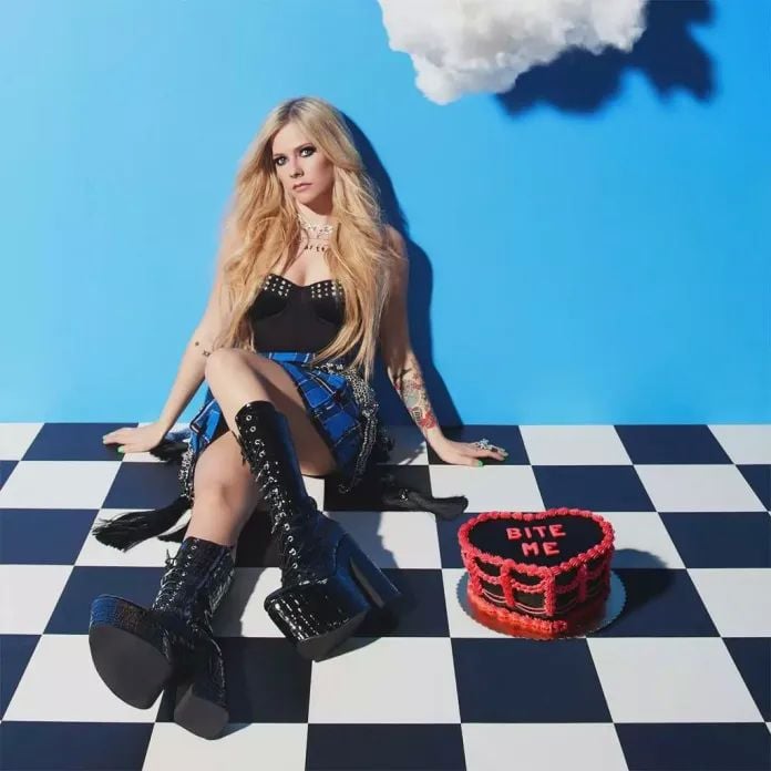 Dura e pura, Avril Lavigne è sempre «fedele alla linea»