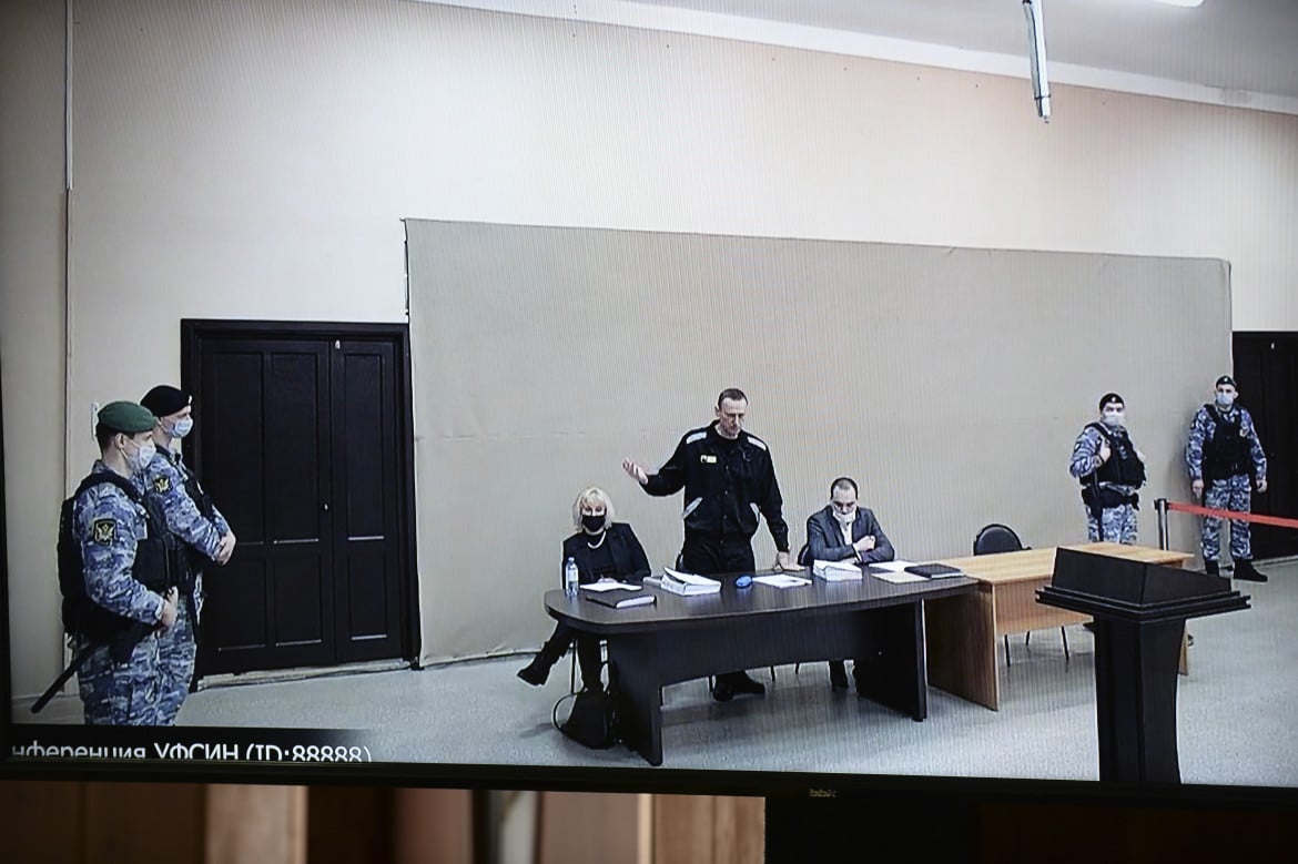 Nove anni di carcere, Navalny cancellato  dalla scena politica