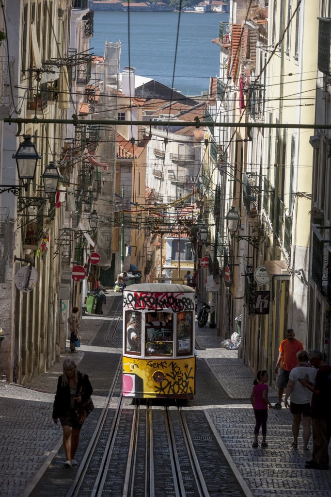 Sul tram del desiderio inseguendo Tabucchi per le strade di Lisbona