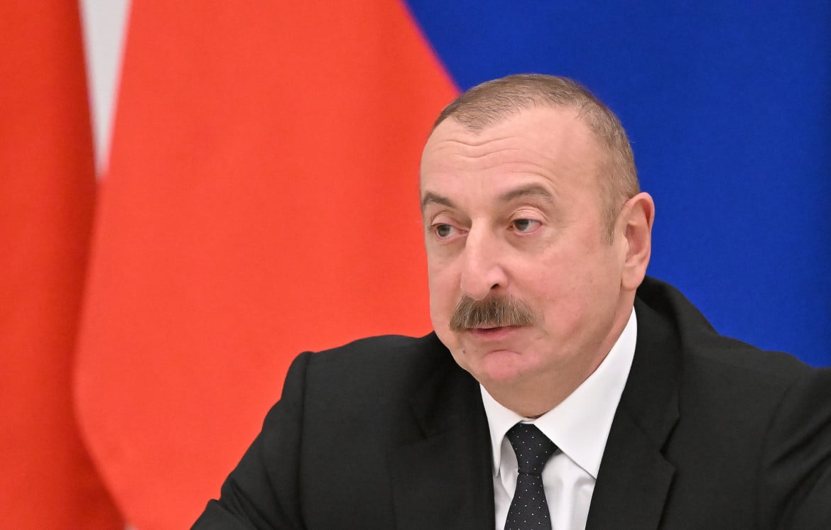 Gas e armi, tutti gli affari italiani con l’Azerbaigian di Aliyev