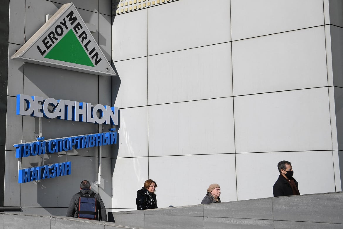 Decathlon cede: chiusi i negozi russi