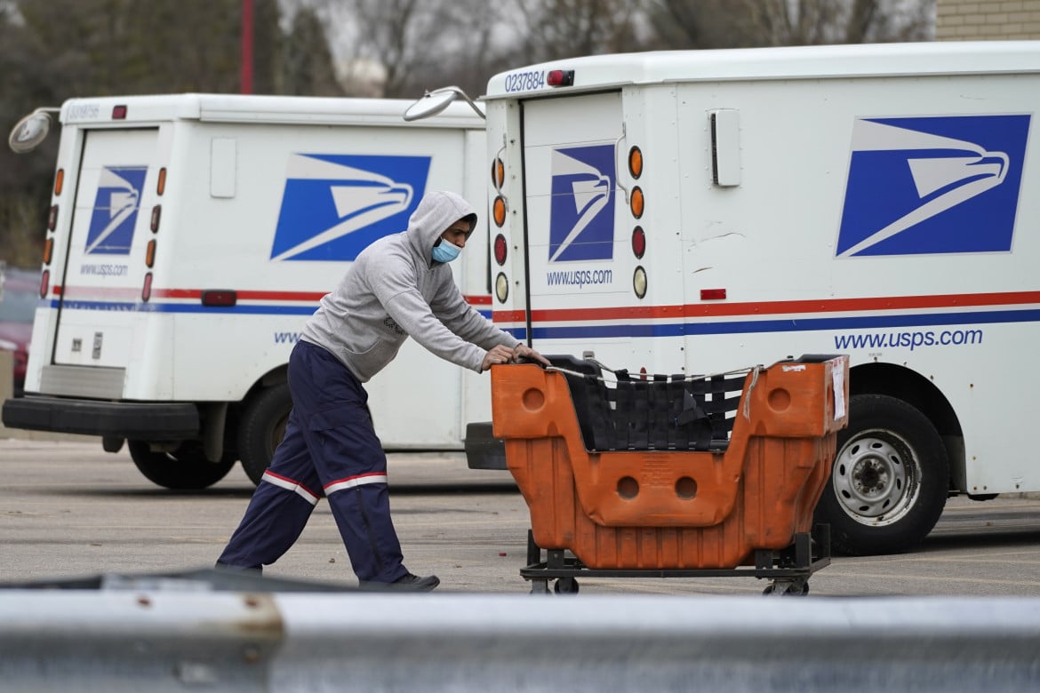 Pioggia di cause contro i pulmini a benzina del servizio postale Usa