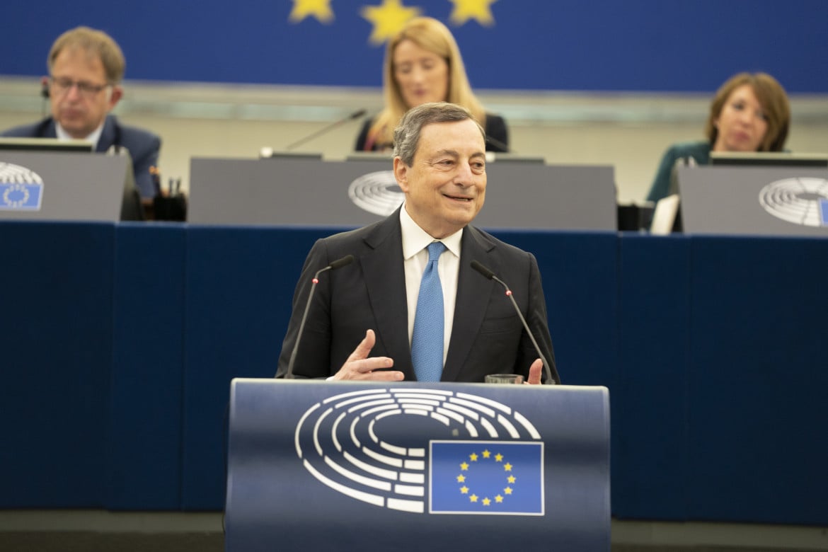 Draghi: aiutare l’Ucraina lavorando per la pace