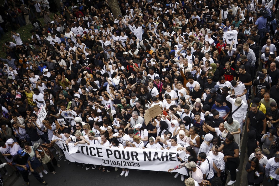 La soluzione di Parigi all’ingiustizia: 40mila gendarmi
