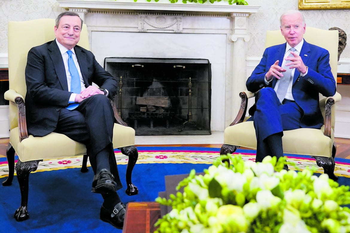 Draghi a Biden: tentiamo la pace
