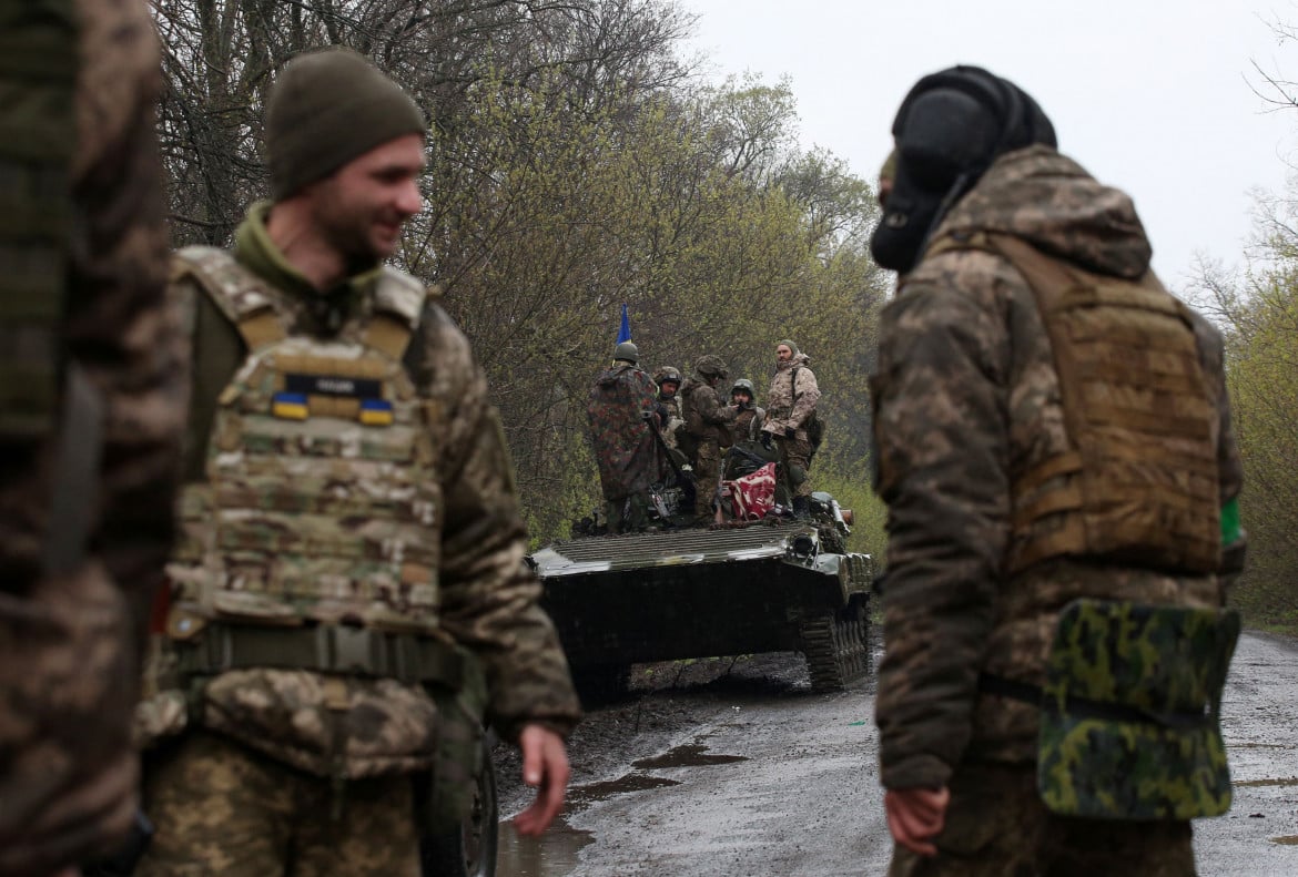 L’insegnamento della guerra nelle trincee del Donbass