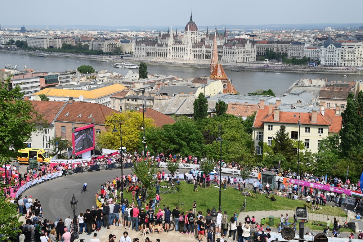 Giro d'Italia 2022, foto della tappa a cronometro a Budapest