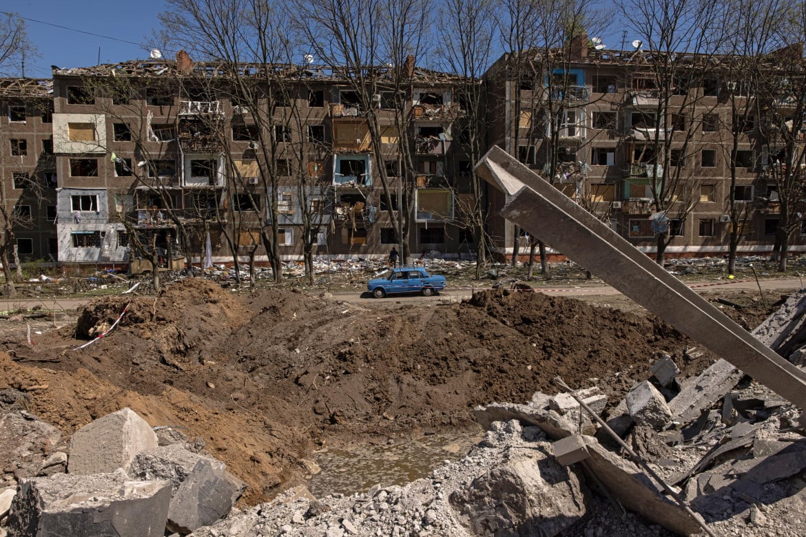 Kramatorsk resiste in casa, ma chi può fugge dal Donbass
