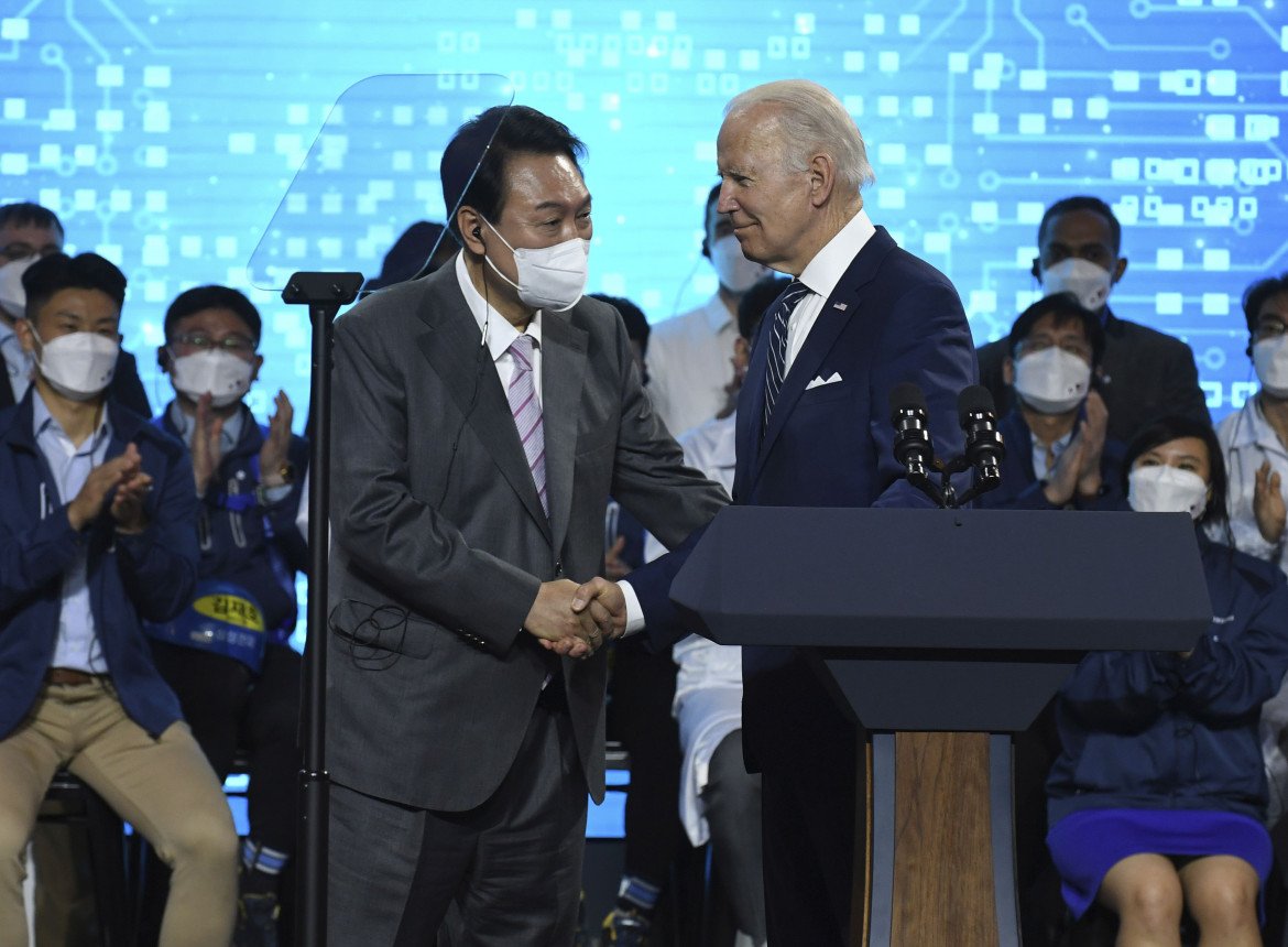 Biden a Seul e Tokyo, la Cina risponde con i test militari