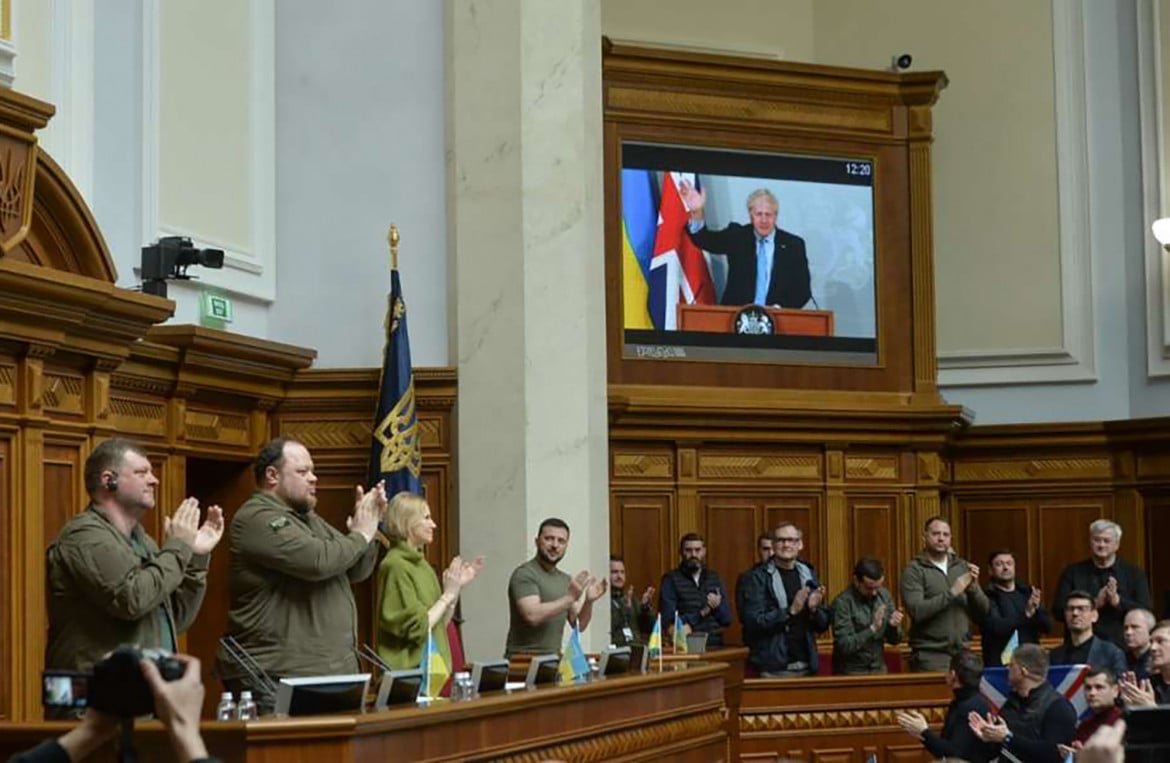 Johnson agli ucraini: «Vincerete», ma sull’accoglienza si barrica