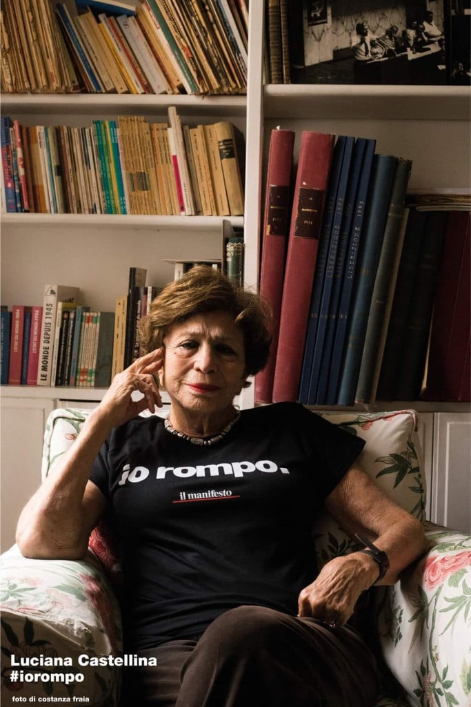 Luciana Castellina con la maglietta "io rompo" del manifesto